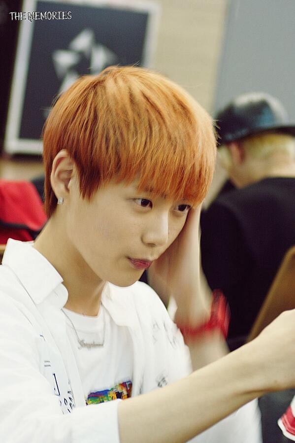 <2014.06.10 인천공항출국>
......셀카찍는거에여??..
보고있는데도.....응오빠잘생겼어...♡
귀여운데다가잘생겻어주체가안되네..
<a href="/K_jeonghwan/">요한</a> #NOM #요한