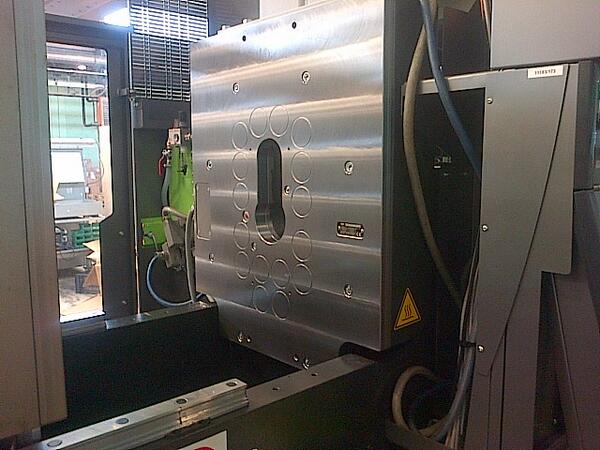 Installation d'un press tec grip chez platex sur machine engel