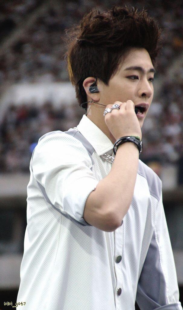 Bp6iJ9fCIAAvsQc.jpg:large