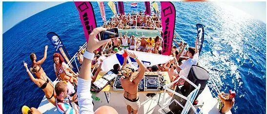 boatpartymalaga's tweet image. Este Sábado Boat Party en Málaga . ..las mejores fiestas. Aún estas a tiempo de pillarte tu entrada, quedan pocas