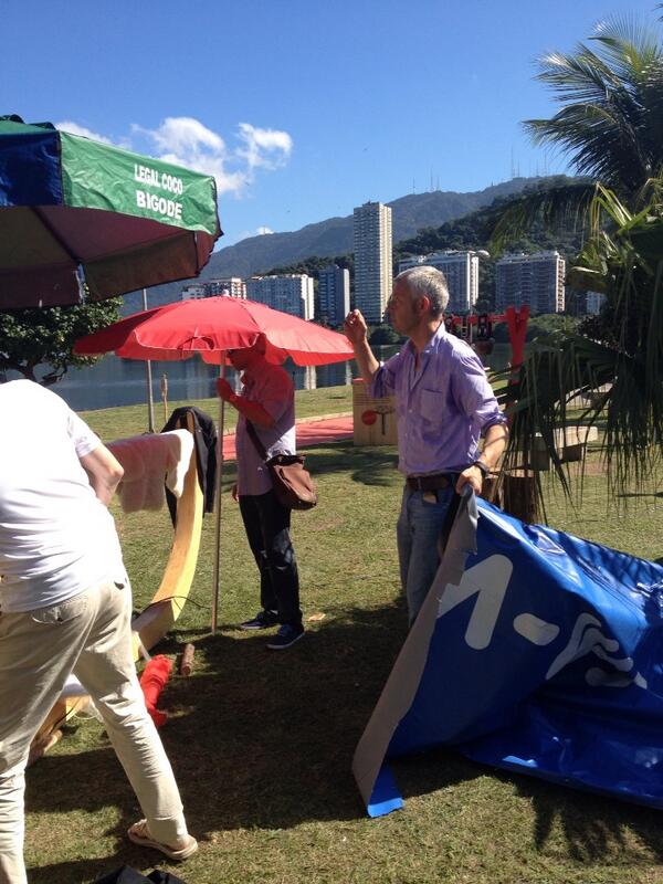 #autrebresil #houseofswitzerland Même Monsieur l'Ambassadeur Nicolas Bideau mouille sa chemise.