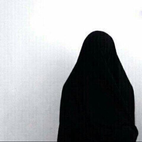 roo__sy's tweet photo. انا قصتي قصه مع هذا الشكل . 👻👽 http://t.co/amjlRIa92A