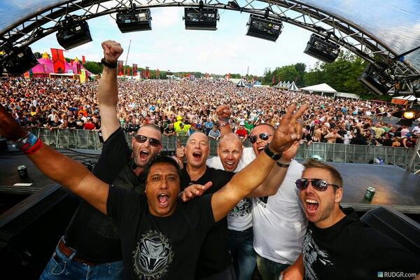 DJNeophyte's tweet photo. Hell yeah! ☀️😎RT @NeophyteRecords: Is it time for #Defqon1 yet? @Q_dance #TBT http://t.co/vDeO9V3RHk