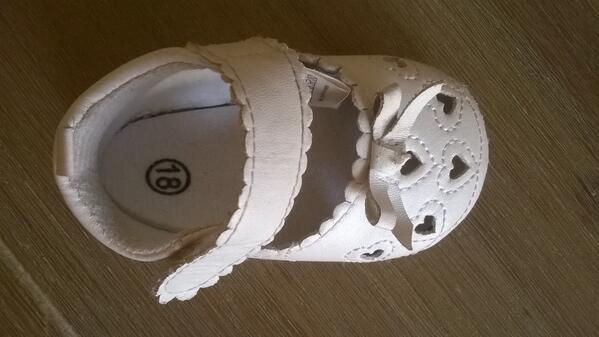 JanKaptein's tweet photo. @verlorenopurk babyschoentje bij de boni http://t.co/97xZQG8xRX