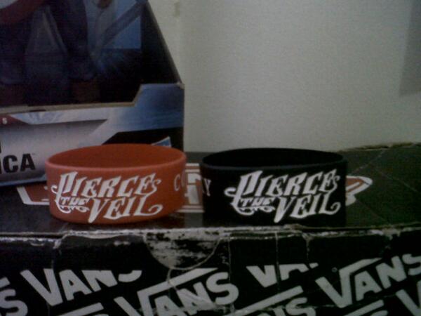 Wave_RC's tweet image. BRACELET PIERCE THE VEIL | 25K | Order 0857 9709 4803 / 29FB07A6