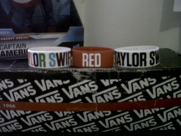 Wave_RC's tweet image. BRACELET TAYLOR SWIFT | 25K | Order 0857 9709 4803 / 29FB07A6