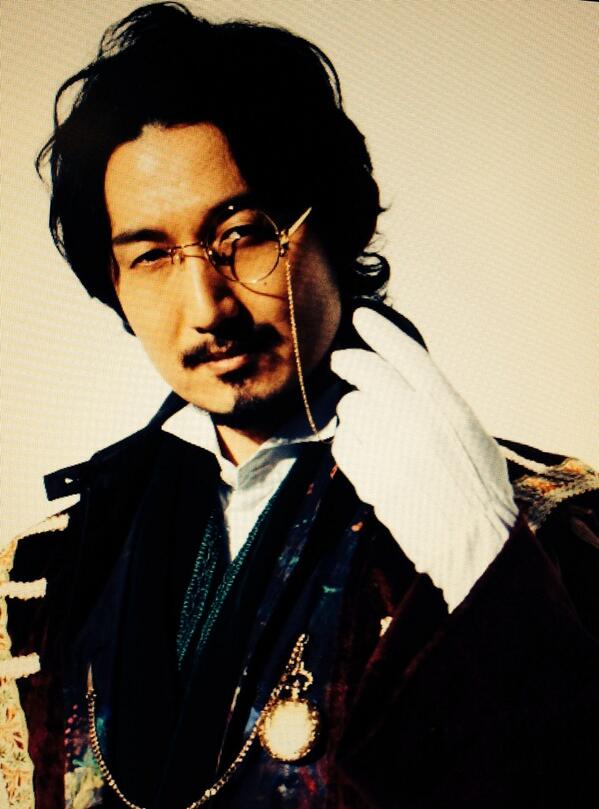 加藤敦 舞台ノブナガ ザ フールact 3 最後の晩餐パンフ撮影してきましたっ はー 緊張した そして撮っていただいた写真に俄然テンションが上がった うおー 頑張ります Http T Co Gi00pijkrh