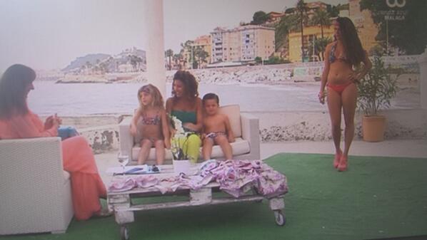 EnzimaCom's tweet photo. @belenzotano cuenta en @ondaluzmalaga  cómo es su nueva colección de baño http://t.co/NhIHcoa7cx
