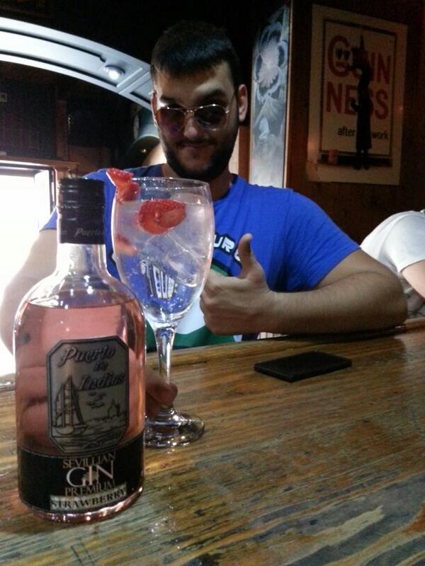 Quieres beberte una copa agusto? APRENDE DE CUSTO <a href="/molina22504/">Manuel Molina Custo</a>  #puertodeindias #bebeagustoconcusto ea