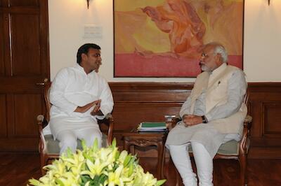 PMOINDIA02014's tweet photo. Chief Minister of Uttar Pradesh Shri @yadavakhilesh called on the PM at 7, Race Course Road http://t.co/Jf1M0wHW4p
