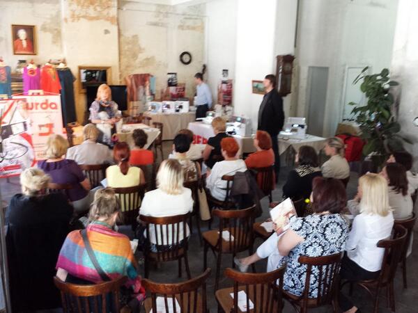 BERNINA šujmašīnu un šūšanas skolas Burda prezentācija <a href="/CafeAntikvariat/">Cafe Antikvariāts</a>