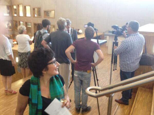 JoetsTweet's tweet photo. t Productieteam @VERSCommuniceer in aktie tijdens de officiële opening van het #Eemhuis | http://t.co/8fow8zUXl3 http://t.co/R5Rq0Wxkkj
