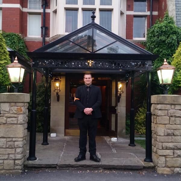 ProfSec's tweet photo. It's a busy time for @ProfsecLuke who is en route to be the #security manager for an event with 2500 attendees http://t.co/Uc9TjJfk6Y