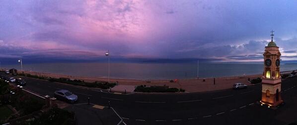 simioid's tweet photo. Calm sea, warm air and Gary's delight. http://t.co/QGO8Ubsnjg