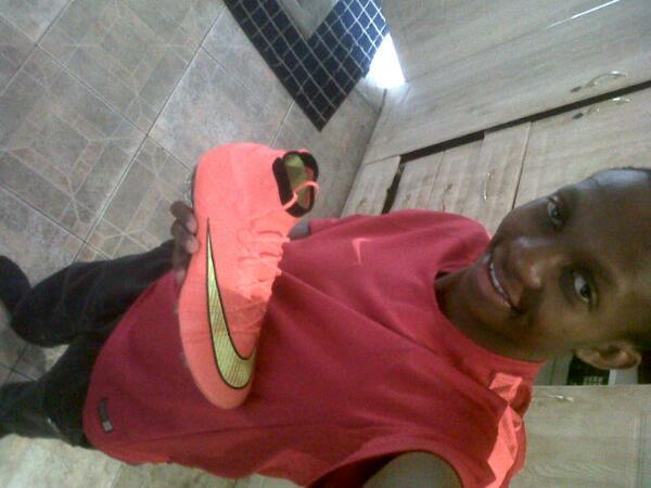 TshitsoMos's tweet image. @nikefootballza just got my pair of Mercurial Superfly IV. #ExplosiveSpeed