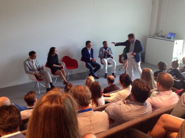 De discussie gaat los tijdens het mediabureau debat bij Sanoma Media Matters. <a href="/jorisheuk/">joris van heukelom</a> weer goed op dreef. #SMM14