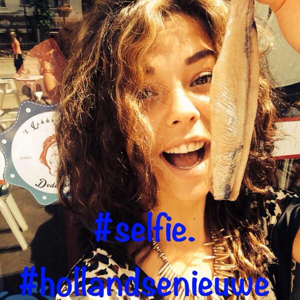 Maak een #selfie met ons #hollandsenieuwe en Twitter hem naar ons en maak kans op mooie prijzen!!