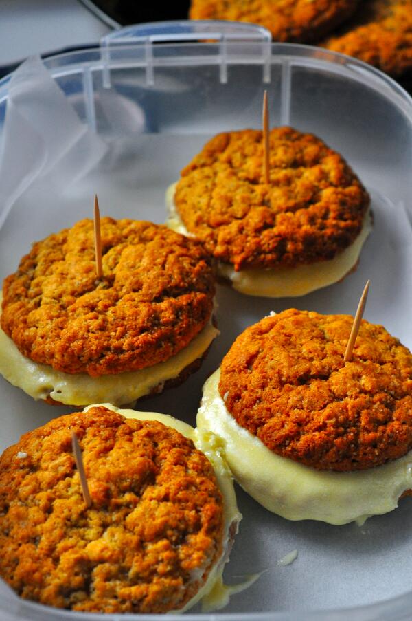 AmandaRTosh's tweet image. Ended the day by making some of the most delicious cookies ever. #vegan #notexaggerating