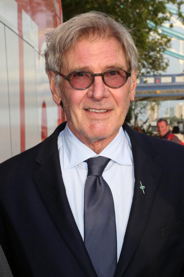 TheSunShowbiz's tweet photo. Film star Harrison Ford airlifted to hospital after being crushed on set of new Star Wars film http://t.co/blKjnFzJAr http://t.co/ko5lcuWB6Y