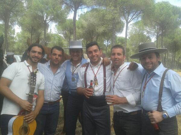 JosevalleV's tweet photo. buena parada despues de villamanrrique con los.mejores de coria http://t.co/Hj6pKAP6Z3