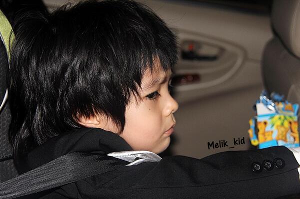 Melik_kid's tweet photo. ดูเด็กน้อยทำหน้ามุ่ยสิ 5555555น่ารักเนาะ #melik http://t.co/bnkgH8M1Mo