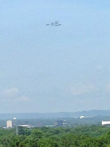 TBIJoshDeVine's tweet photo. Well, that's pretty cool. #BlueAngels http://t.co/cDC84SbUKg