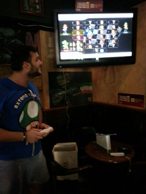 ElMomento_Pub's tweet photo. Si quieres pasar una tarde augusto juega a la wii con custo jajajajajajajaja o #bebeagustoconcusto http://t.co/tmnOA5sE0J