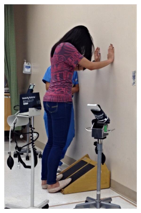 iamjirahllaneta's tweet photo. 3rd Law of motion #wallpush #badassforwearingslipon #therapy #TBT 😂 http://t.co/RRxqeo4s4M