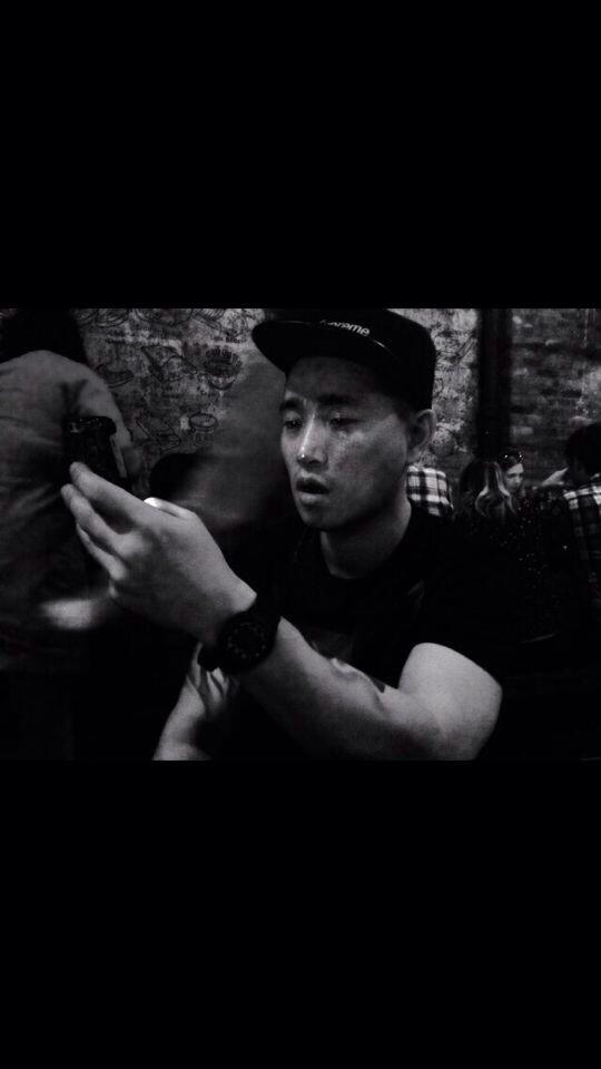 dreamergally's tweet photo. Oppa updated profile picture which should be taken in NY (compare with the pic he uploaded before in IG ) http://t.co/LHfkYwROD5