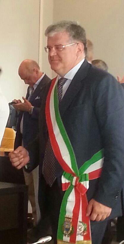 AngeloSbrocca's tweet photo. Alla cerimonia ufficiale di insediamento. Inizia una nuova avventura! Grazie #Termoli http://t.co/Z718ZSDHif