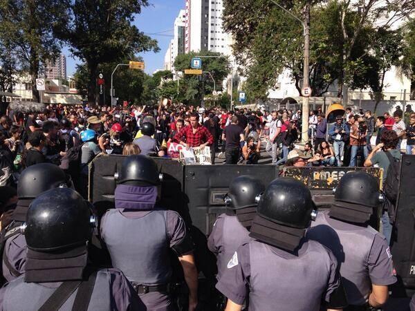 TheTechn0sexual's tweet image. #FuckFIFA - Anti-FIFA Protests in #Brazil Much Bigger Than Expected, Clashes – Live Blog revolution-news.com/anti-fifa-prot…