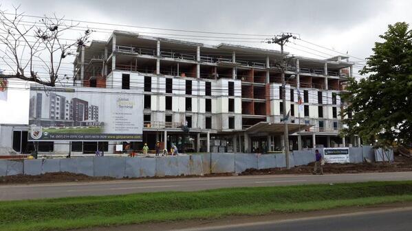 Gbtpanama's tweet photo. The Crowne Plaza Panama Airport is right on schedule. Look at the progress! #GlobalBusinessTerminal http://t.co/oA8jN7yJzD