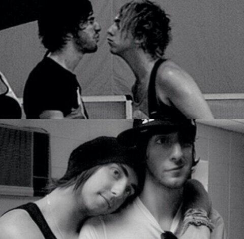 foreverfallen98's tweet image. @valleygurl1516 I love you as much as Jack loves Alex, and Alex loves Jack #bandreference #truelove