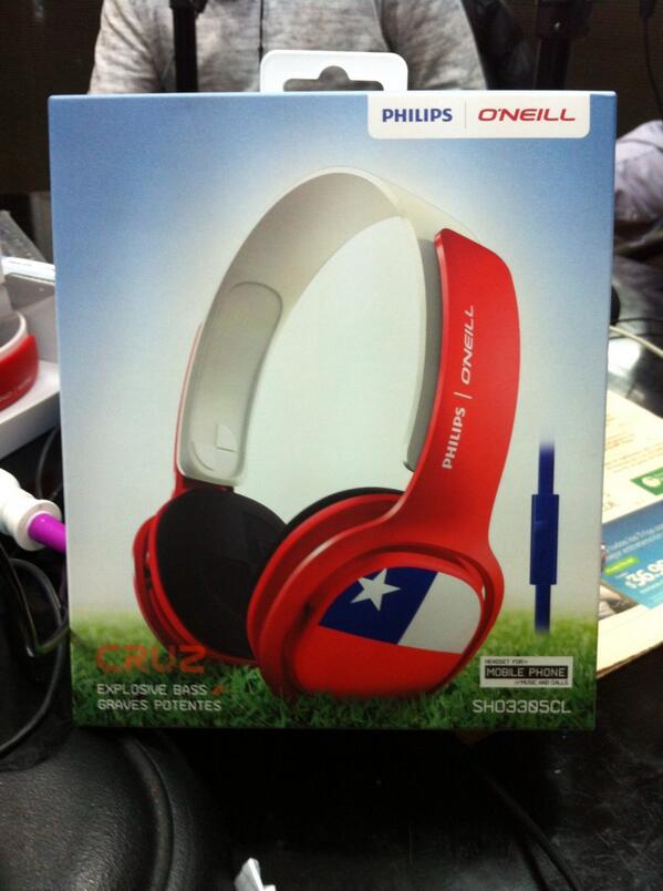 SinTraidoras's tweet photo. Phillips esta comenzando con #masalladelfutbol este regalo para el partido de Chile con España @waldemenez @cokehevia http://t.co/U4ELAzVCwj