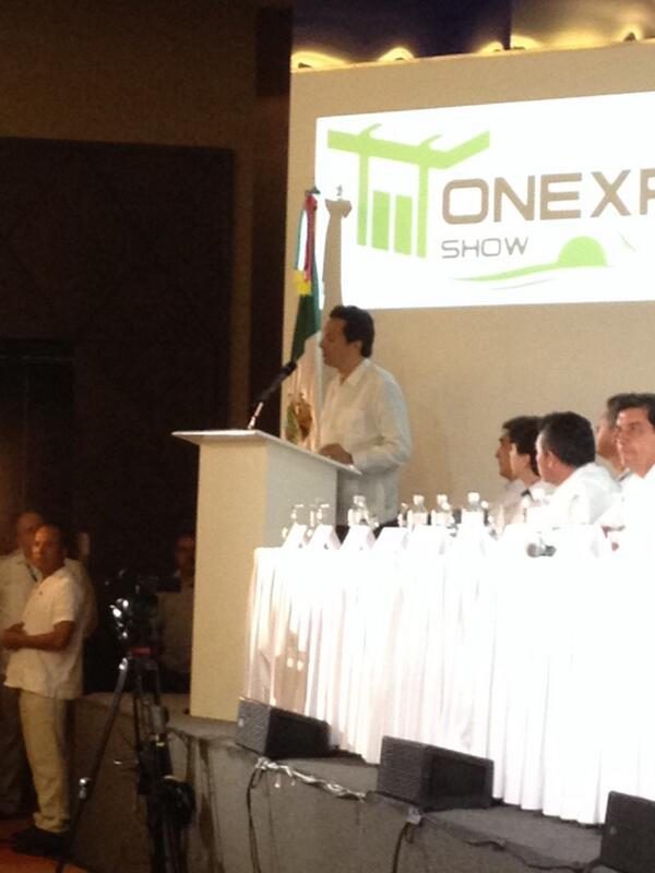 OnexpoShow's tweet photo. Palabras de @EmilioLozoyaAus en la ceremonia de inauguración #OnexpoShow2014 @OnexpoNacional http://t.co/dvjCOYG3Cy