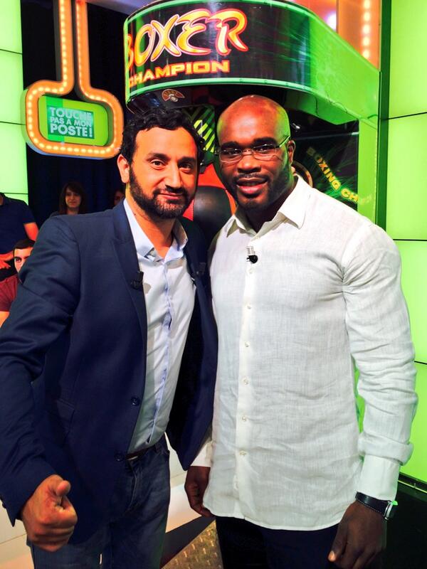 TBT9_W9's tweet photo. Ds un instant, @JMMormeck et @Cyrilhanouna vt s'affronter au #BoxerChampion ! Qui va gagner ? Faites vos jeux ! #TPMP http://t.co/YUy3DzQ4Tv