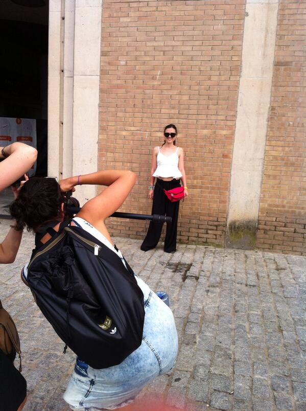 <a href="/Grazia_es/">Grazia España ✨💄🛍️</a> fotografiando a <a href="/SolePerezMoya/">Sole Pérez Moya</a> con total look de Bershka en @sonarfestival #meetmeinsonar