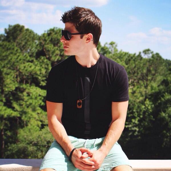 USForTomorrow's tweet photo. Complete your summer wardrobe by purchasing a tee or tank from @collidehere and receive a FREE dog tag. @ChrisTFT http://t.co/L3n9Jj2pHr