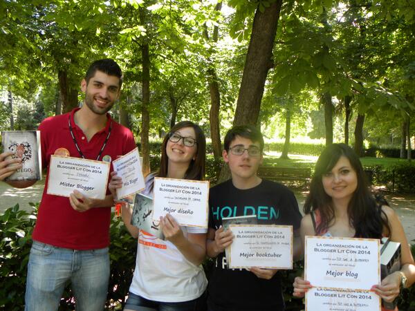 BloggerLitCon's tweet photo. Los ganadores de la #BLC2014 @Narovik @Sdelibros @sebasgmouret y @EsmeButterfly91 http://t.co/KsJmOK1KFP