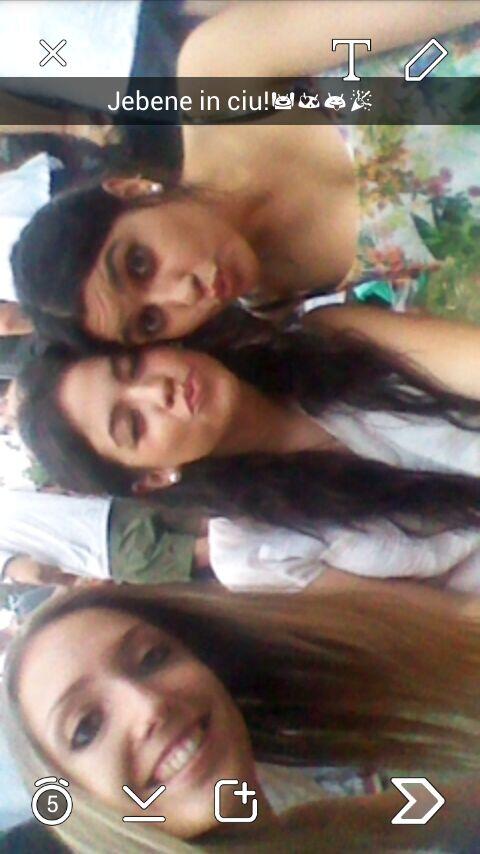 Quedamos para beber unas cerves, sobrevivimos a una tormenta, fiesta de pijamas y en ciu, así son mis enfermeros🌊💞