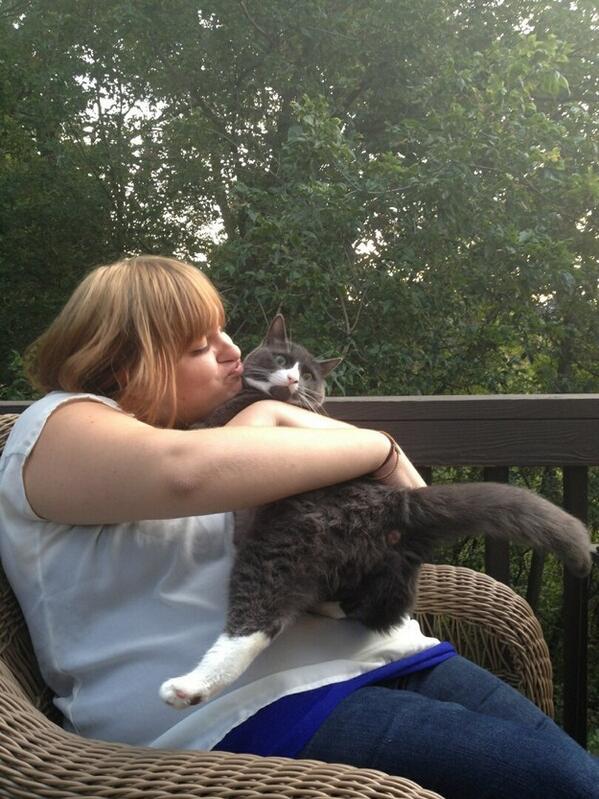 petsunlimited's tweet photo. Ever try to kiss your cat... and get rejected? You are not alone: http://t.co/PeuX5FitSi http://t.co/m7RnZ8DioF