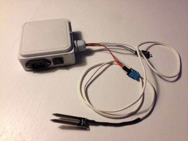 Sitebase's tweet image. My #garduino is ready to use. The power cord connection is for attaching the water pump. #arduino