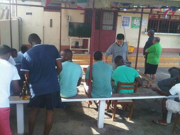 PrinszMmg's tweet photo. @Callmeajmc se bebe mentu su start den blok http://t.co/fRh8P52vm9