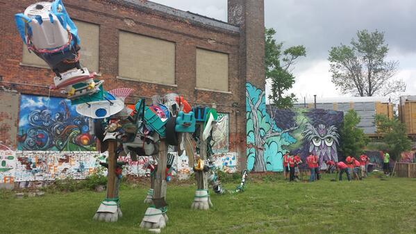 BritQL's tweet photo. Had a great time helping out at the Lincoln Street Art Park! Thanks @GLSDetroit #QLinterns #lovemyjob #Detroit http://t.co/Q7VpaSt9am