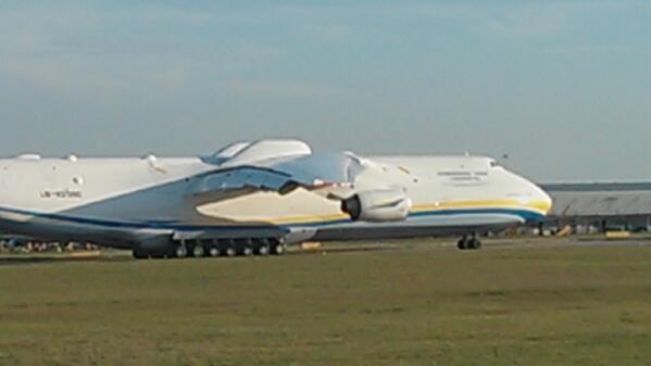 nottm_post's tweet photo. VIDEO: World's biggest plane - the Antonov 225 - lands at East Midlands Airport
http://t.co/TtObsudBPK http://t.co/2ELvsSGrXK