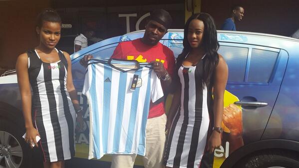 DIGICELJamaica's tweet photo. This fan @Twin Gates Lounge predicted the halftime score 4 the #BrazilVsCroatia match &amp; won a jersey of his choice. http://t.co/ufw9JklBKq