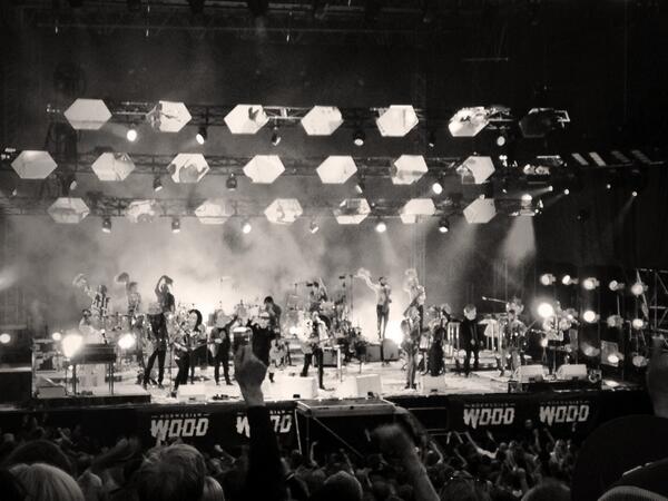 Sassybeat's tweet photo. @arcadefire @NorwegianWood  ❤️❤️❤️ http://t.co/7XSUJFeHhJ