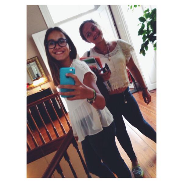 julieeshanks's tweet photo. The best 💕😏 #laformiga #somosasmelhores #elavaiterbailesexta #vaiseraúnicaprinxesa #euvouficarsozinha #afintadaq🐶 http://t.co/Cv8nRBf78W