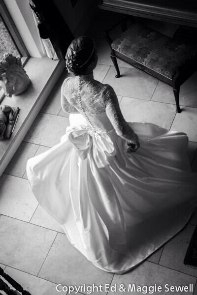 Sewell_Photo's tweet photo. #Amazing wedding dress http://t.co/F8E66N8dP9
