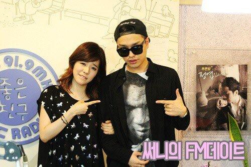 allkpop's tweet photo. Sunny and Simon D apologize for their 'inappropriate' exchange on her radio program http://t.co/I3tt1vRgg9 http://t.co/VieXSswbKG